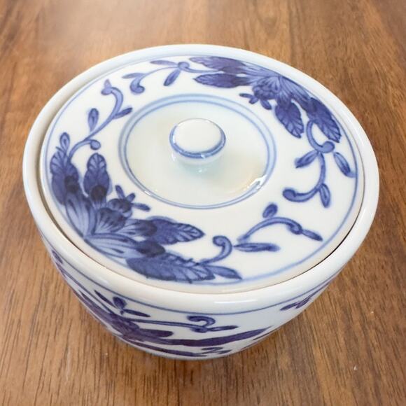 Vintage Tachikichi Kyoto Japan Blue and White Dresser Jar w Lotus Scroll Design - Picture 13 of 13